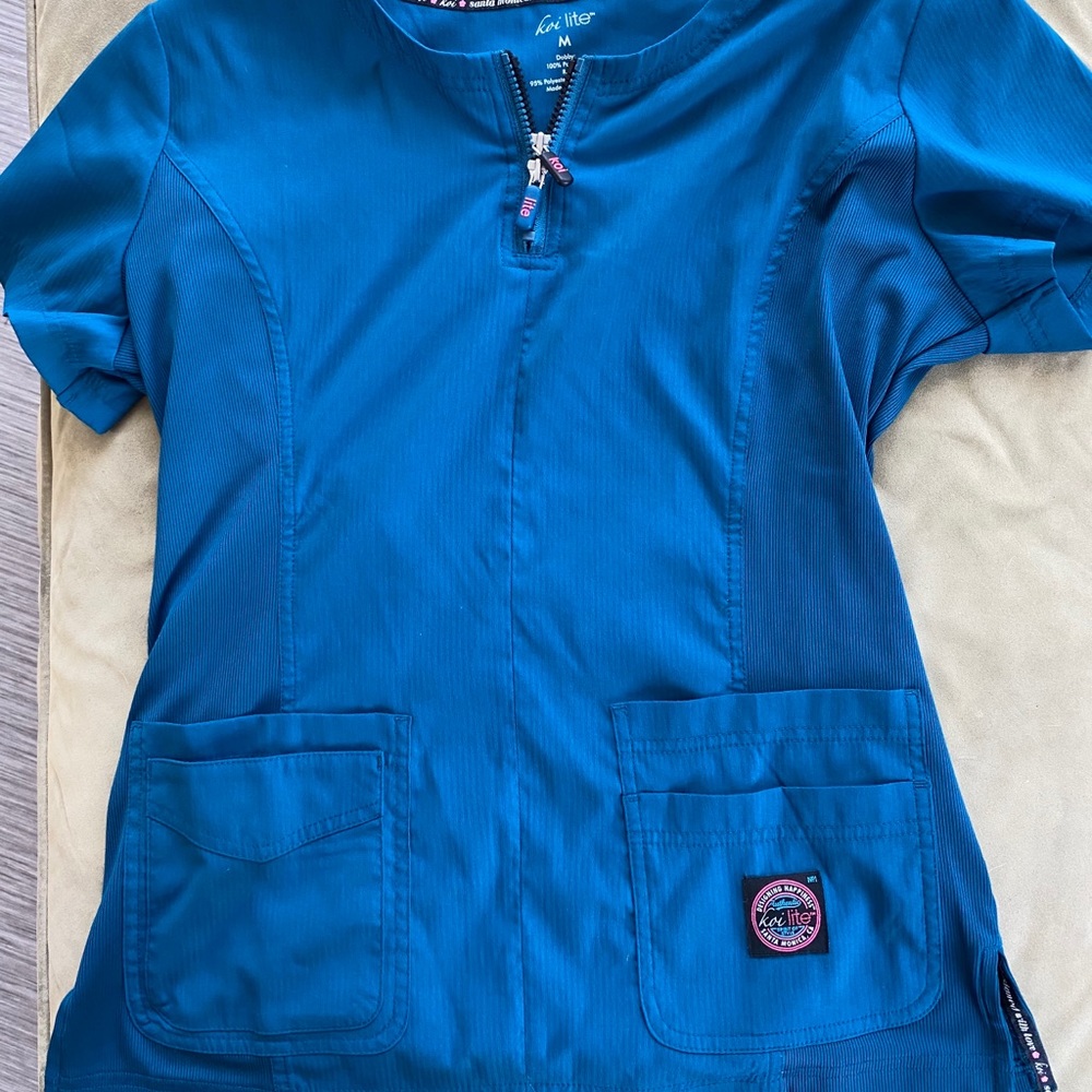 Women’s Koi scrub top